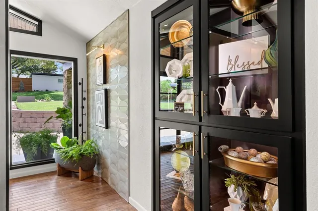 $1,345,000 | 916 Wooded Crest Drive, Woodway, TX 76712