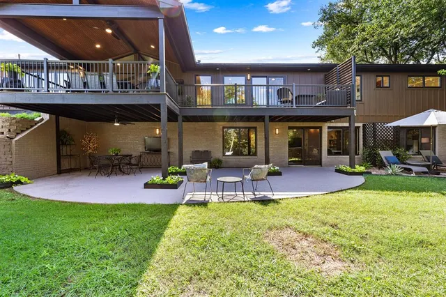 $1,345,000 | 916 Wooded Crest Drive, Woodway, TX 76712