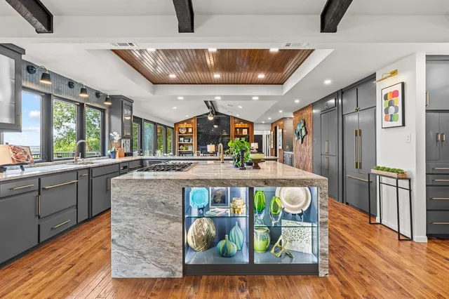 $1,345,000 | 916 Wooded Crest Drive, Woodway, TX 76712