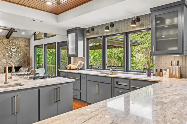 $1,345,000 | 916 Wooded Crest Drive, Woodway, TX 76712