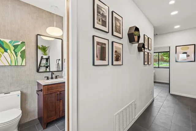 $1,345,000 | 916 Wooded Crest Drive, Woodway, TX 76712