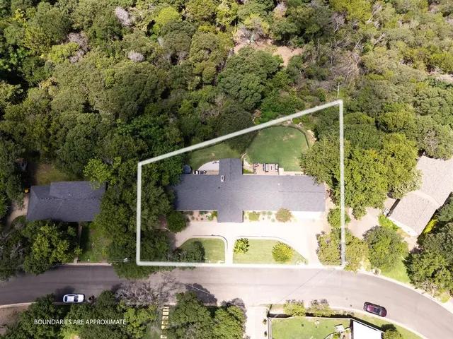 $1,345,000 | 916 Wooded Crest Drive, Woodway, TX 76712