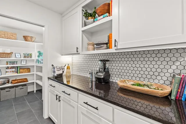 $1,345,000 | 916 Wooded Crest Drive, Woodway, TX 76712