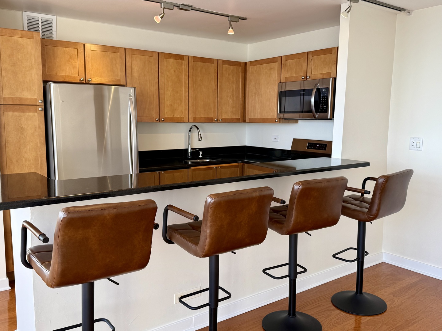 655 West Irving Park Road, Unit 4113 Chicago, IL 60613 - Photo 12 of 22 Gallery Image 12