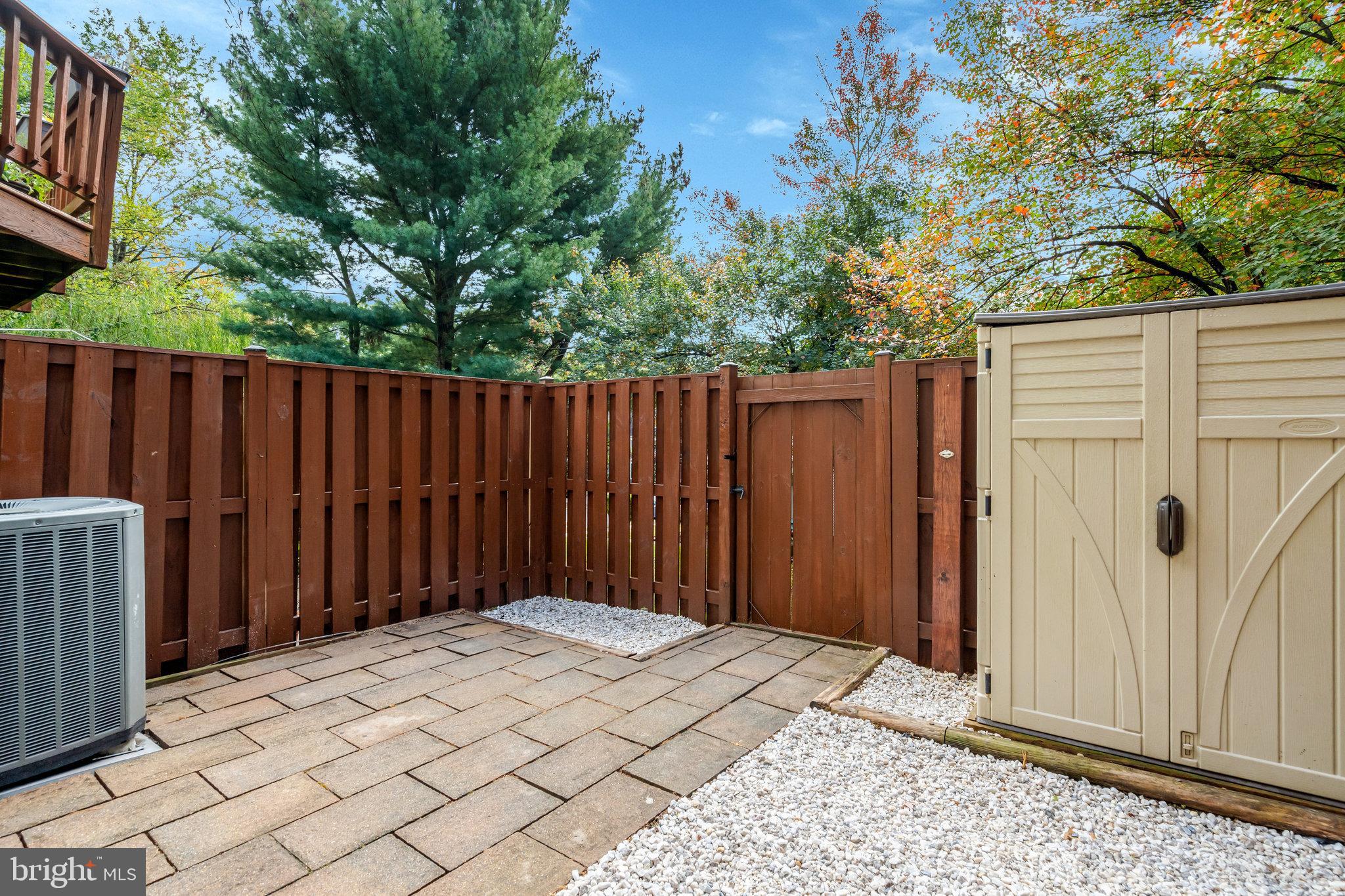 8482 Springfield Oaks Drive Springfield, VA 22153 - Photo 42 of 48 a view of wooden fence