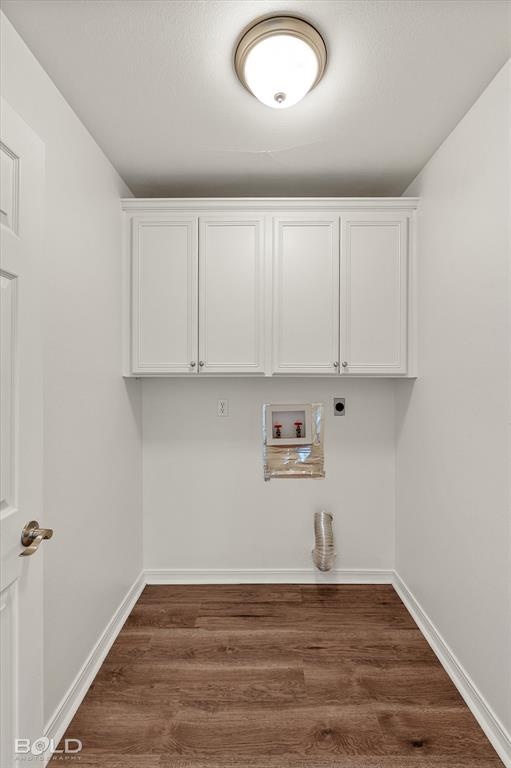 1962 Palmetto Road Benton, LA 71006 - Photo 25 of 40 This room features wood-look flooring and white walls