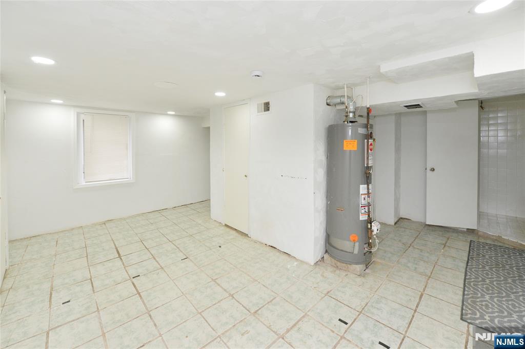 263 Sutton Avenue Hackensack, NJ 07601 - Photo 20 of 29