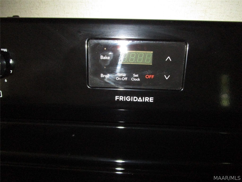 110 Aplin Street Samson, AL 36477 - Photo 21 of 43 ELECTRIC STOVE