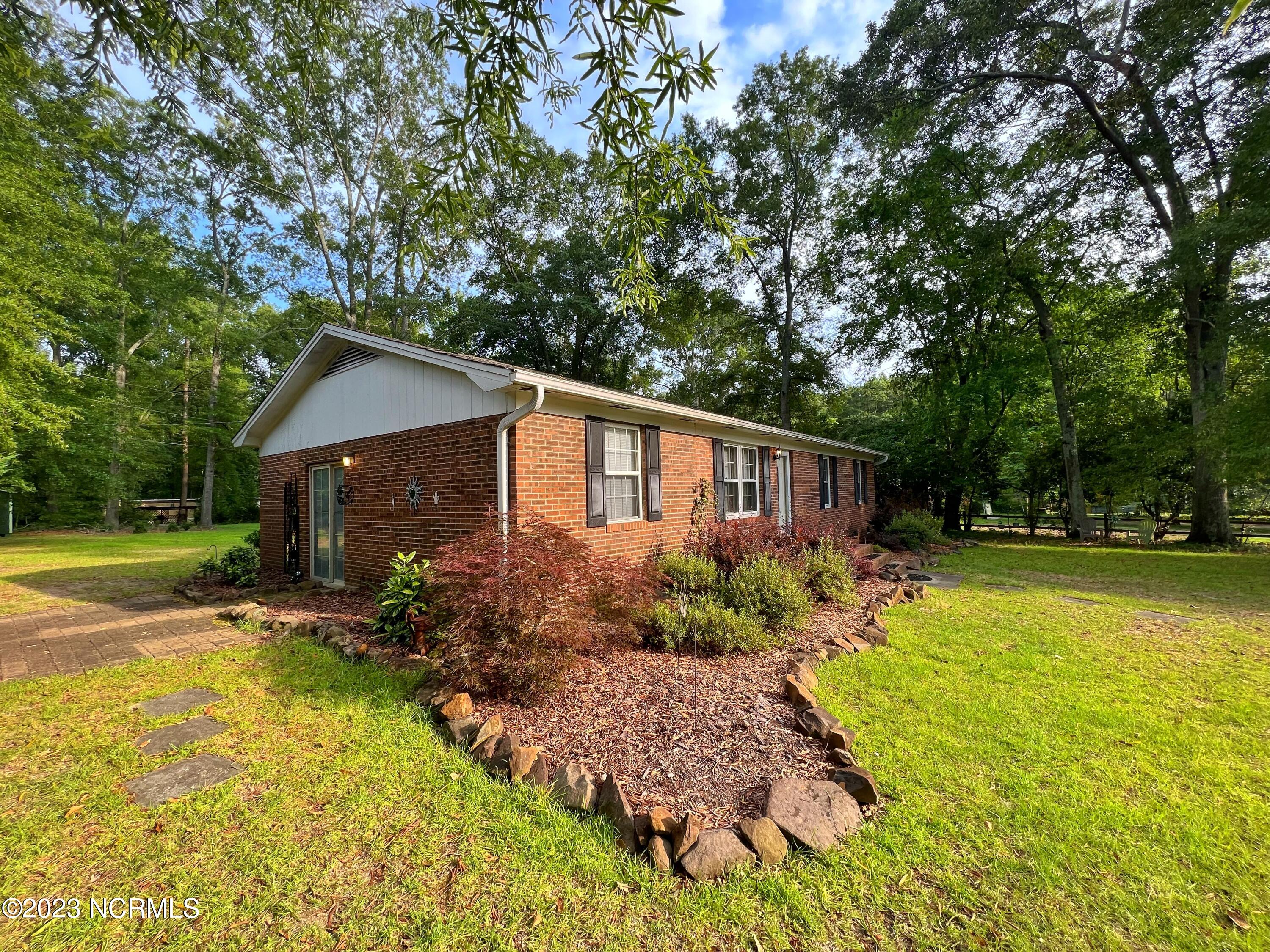 108 Roberdel School Road Rockingham, NC 28379 - Photo 4 of 31 IMG-2290