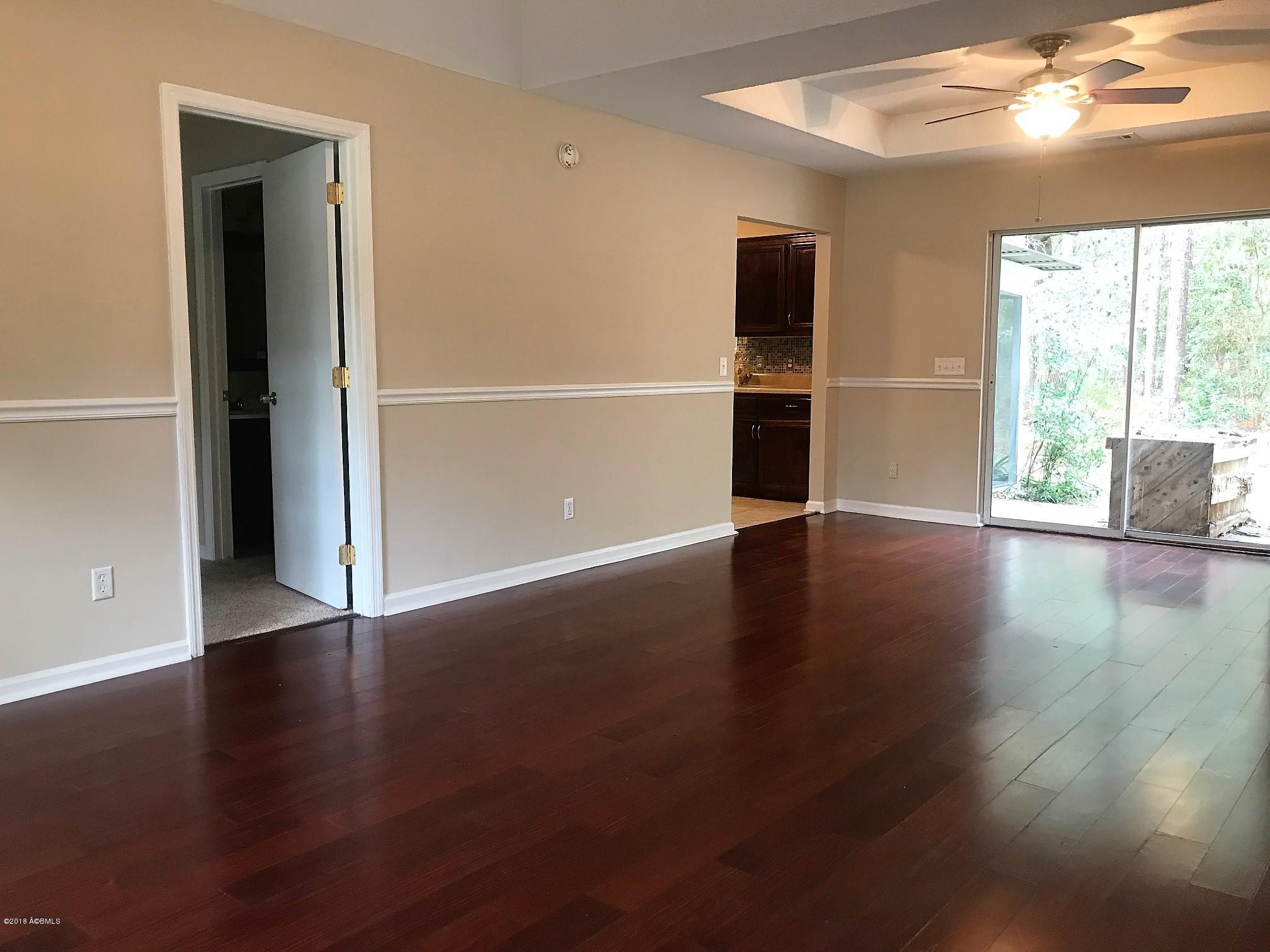 17 Robin Way Beaufort, SC 29907 - Photo 5 of 23 IMG_3677
