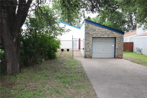 $1,550 | 1002 King Albert Street, Unit B, Austin, TX 78745