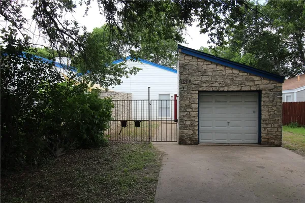 $1,550 | 1002 King Albert Street, Unit B, Austin, TX 78745