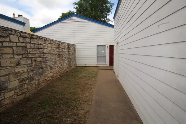 $1,550 | 1002 King Albert Street, Unit B, Austin, TX 78745