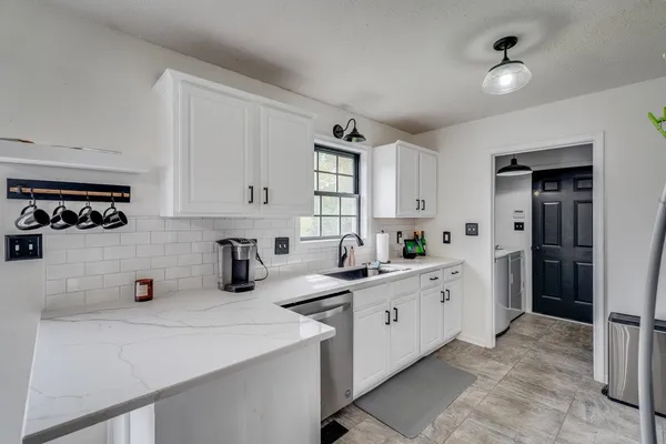 $319,900 | 51 Falcon Lane, Weyers Cave, VA 24486