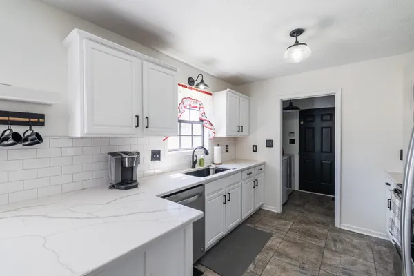 $319,900 | 51 Falcon Lane, Weyers Cave, VA 24486