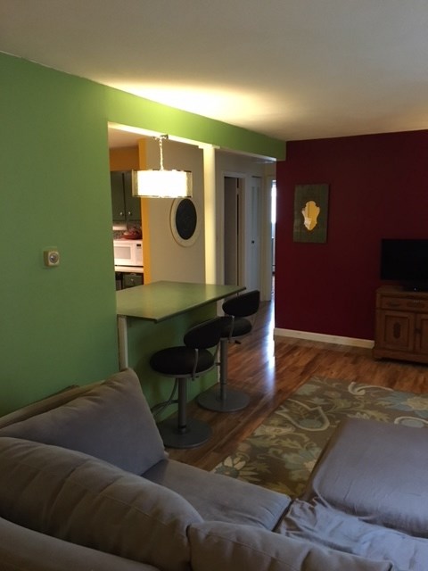 111 English Village Road, Unit 104 Manchester, NH 03102 - Photo 5 of 17
