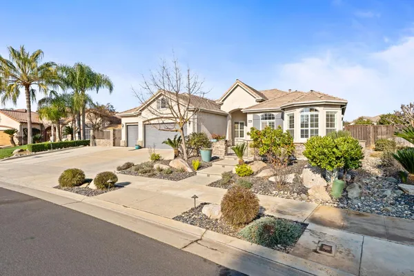 $815,000 | 2735 Prescott Avenue, Clovis, CA 93619