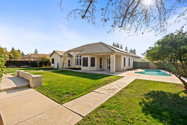 $815,000 | 2735 Prescott Avenue, Clovis, CA 93619