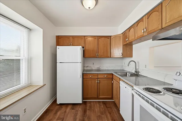 $2,750 | 5834 Burke Manor Court, Burke, VA 22015