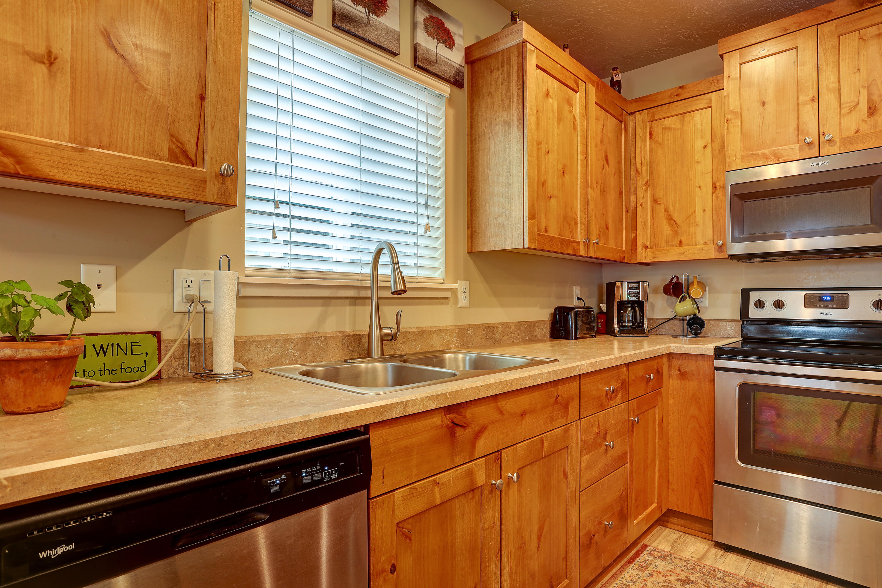2631 Northeast Colleen Road Prineville, OR 97754 - Photo 4 of 31 Kitchen