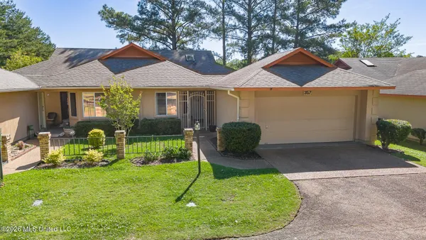 $194,900 | 357 Cascades Circle East, Clinton, MS 39056