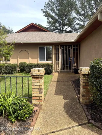 $194,900 | 357 Cascades Circle East, Clinton, MS 39056