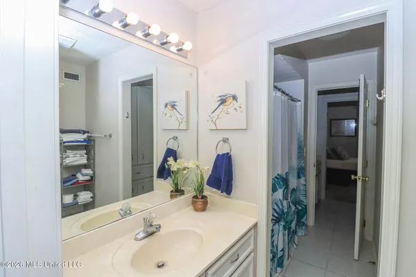 $194,900 | 357 Cascades Circle East, Clinton, MS 39056