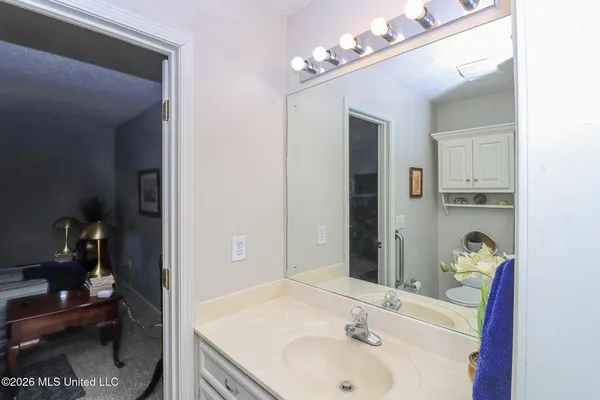 $194,900 | 357 Cascades Circle East, Clinton, MS 39056