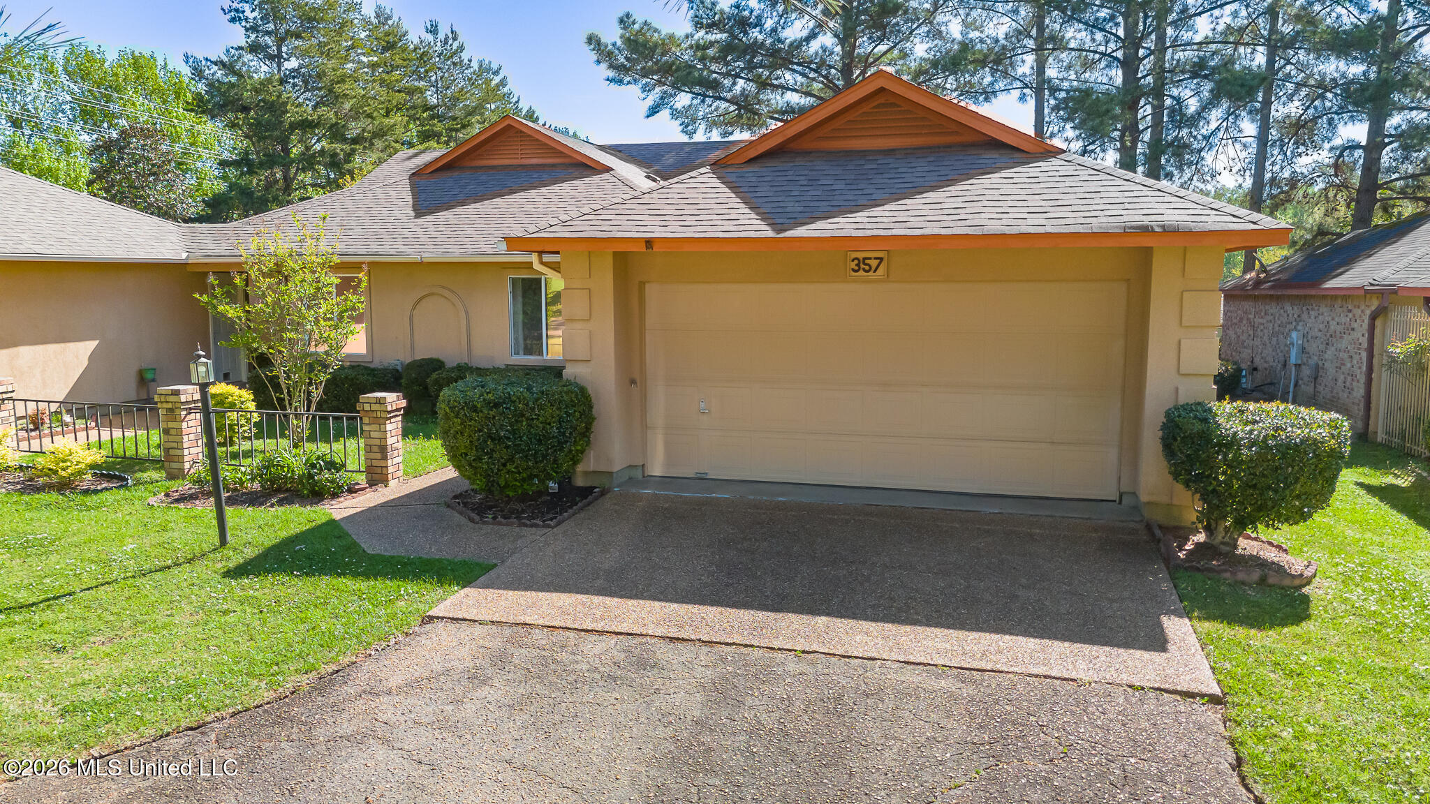 357 Cascades Circle East Clinton, MS 39056 - Photo 2 of 35 357 E Cascades 2