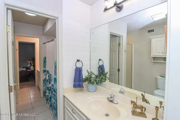 $194,900 | 357 Cascades Circle East, Clinton, MS 39056