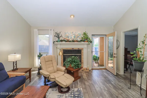$194,900 | 357 Cascades Circle East, Clinton, MS 39056