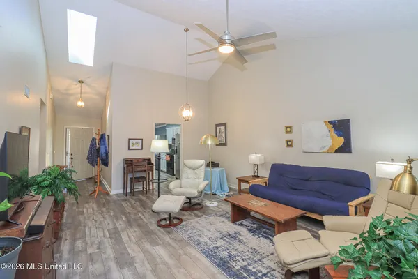 $194,900 | 357 Cascades Circle East, Clinton, MS 39056