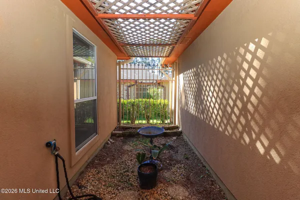 $194,900 | 357 Cascades Circle East, Clinton, MS 39056