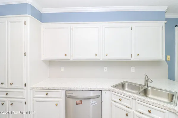 $194,900 | 357 Cascades Circle East, Clinton, MS 39056