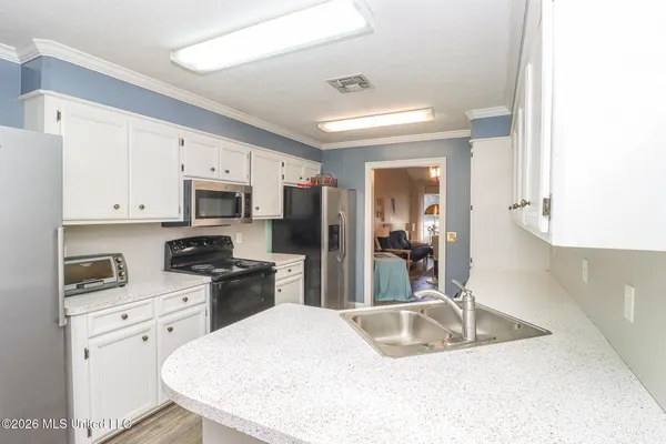 $194,900 | 357 Cascades Circle East, Clinton, MS 39056