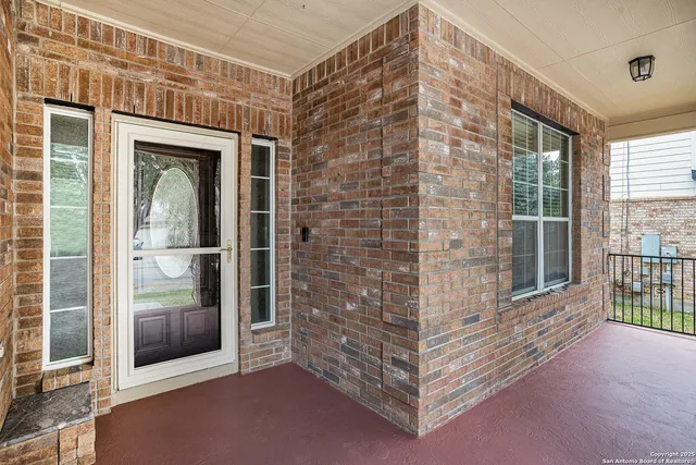 a view of entryway with a front door
