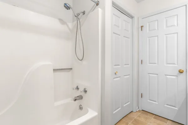 $900 | 286 Thompsonville Lane, Unit 103, Oak Grove, KY 42262