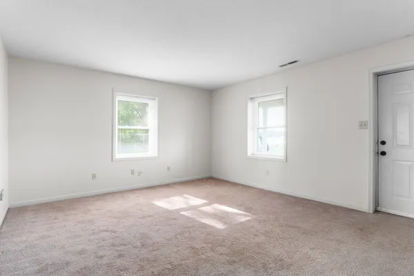 $900 | 286 Thompsonville Lane, Unit 103, Oak Grove, KY 42262