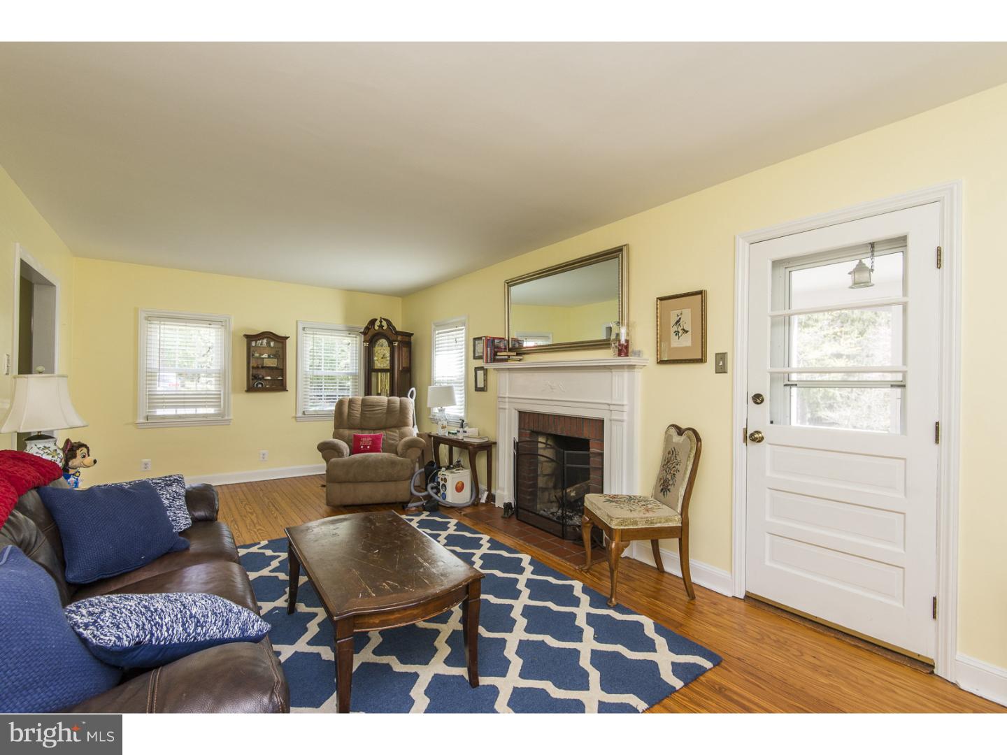 141 Bobbin Mill Road Media, PA 19063 - Photo 6 of 25 Living Room