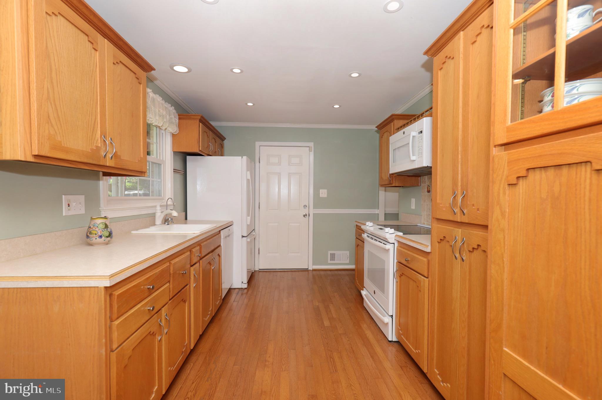 6706 Red Jacket Road Springfield, VA 22152 - Photo 15 of 48 Kitchen with Custom Cabinets Galore!