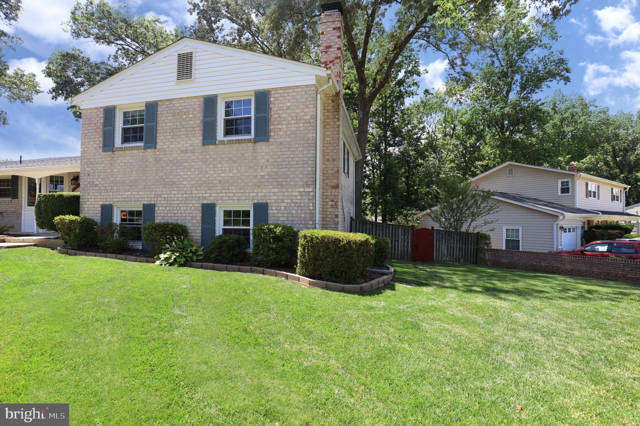 6706 Red Jacket Road Springfield, VA 22152 - Photo 4 of 48 Front Yard