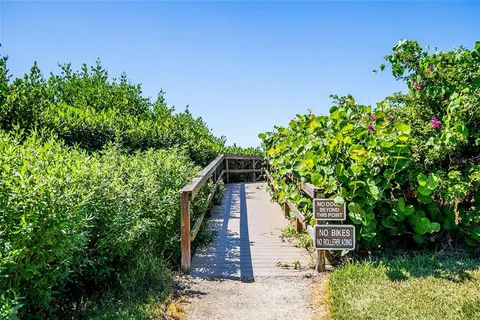 $379,000 | 1508 Pelican Cove Road, Unit 230, Sarasota, FL 34231