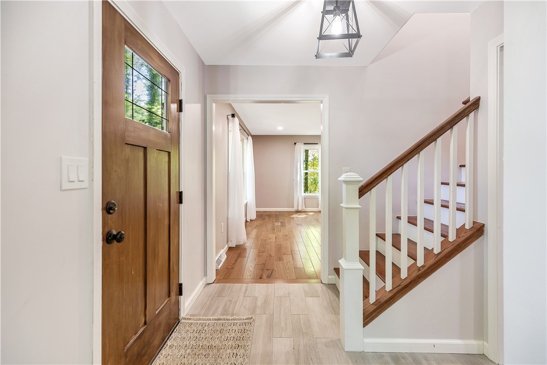 116 Shaftsbury Road Clemson, SC 29631 - Photo 6 of 46 Foyer