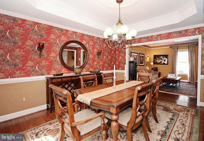 2835 Cotter Road Manchester, MD 21102 - Photo 3 of 22 Tray ceiling, crown & chair rail