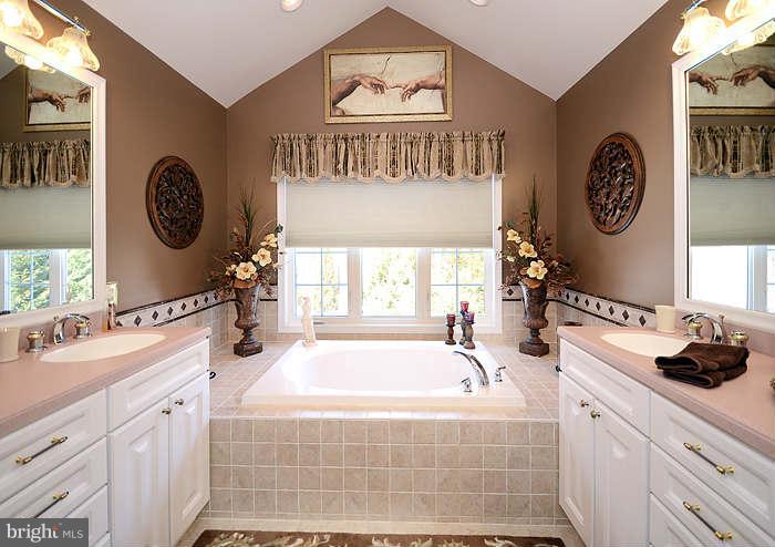 2835 Cotter Road Manchester, MD 21102 - Photo 9 of 22 Bath (Master)