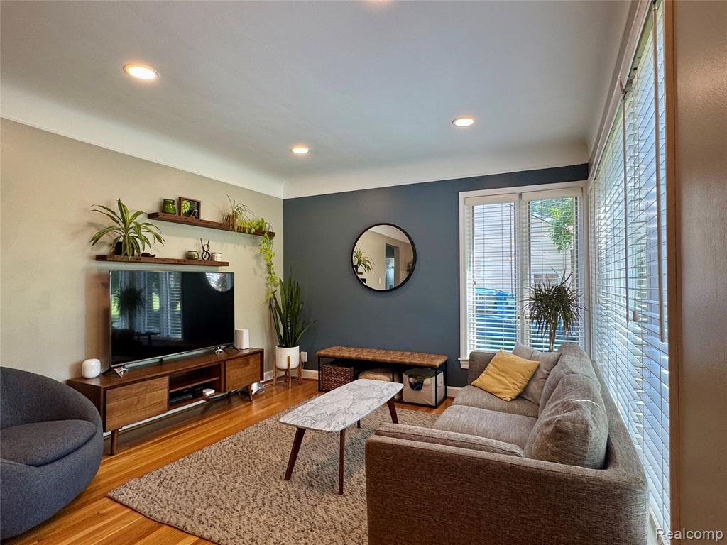 4120 Samoset Road Royal Oak, MI 48073 - Photo 4 of 26 Gallery Image 4