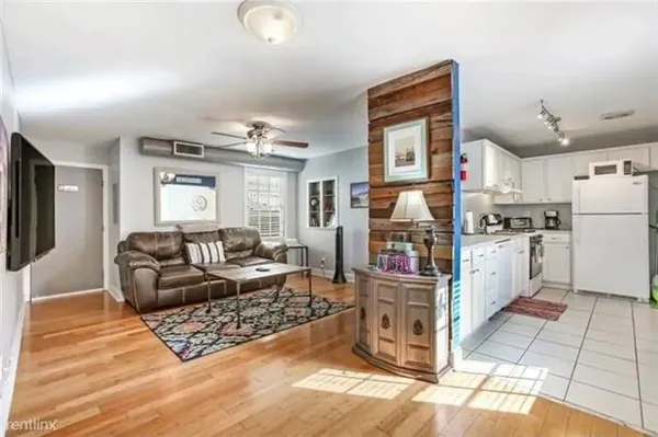 $1,500 | 1323 Dauphine Street, Unit 4, New Orleans, LA 70116