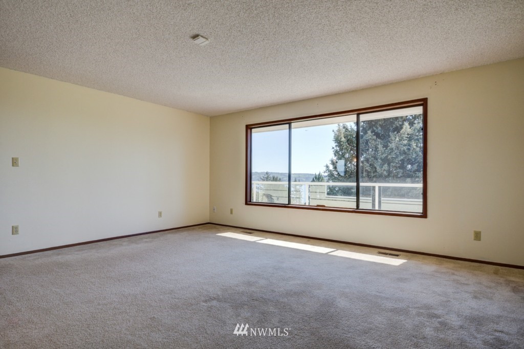 1581 Polnell Road Oak Harbor, WA 98277 - Photo 5 of 25 Gallery Image 5