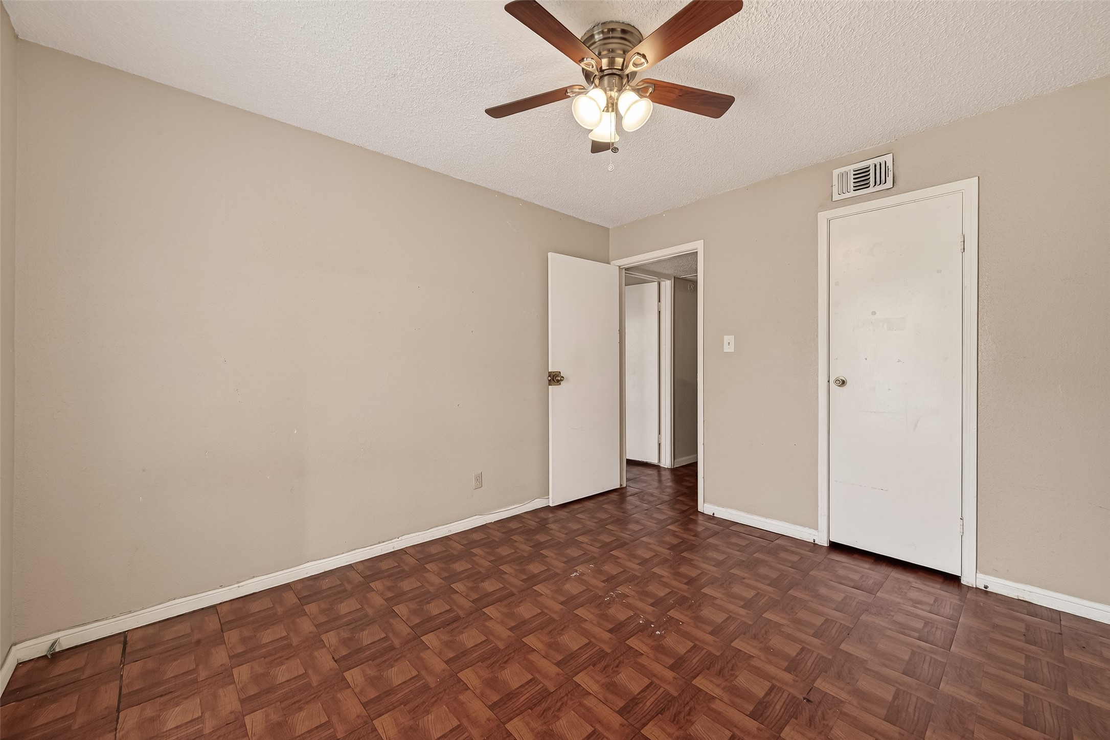 10101 South Gessner Road, Unit 307 Houston, TX 77071 - Photo 5 of 20 an empty room with closet and a chandelier fan