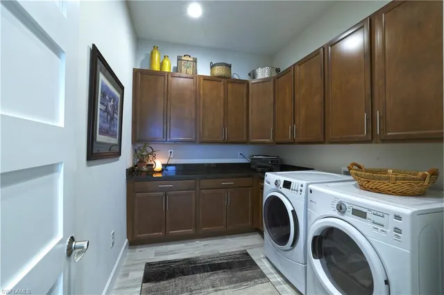 a view of kitchen and washer and dryer
